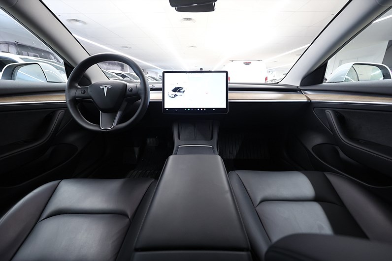 Tesla Model 3 Standard Range 283hk Pano Läder Navi B-Kamera Keyless