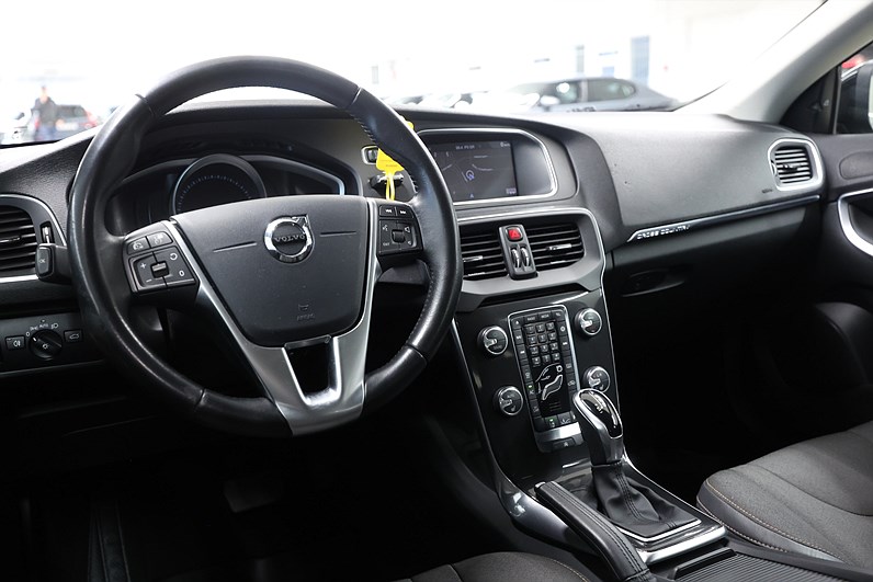 Volvo V40 Cross Country D3 150hk Momentum Värmare BLIS