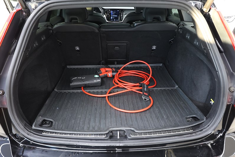 Volvo V60 Recharge T8 AWD 392hk R-Design Pano Drag Navi