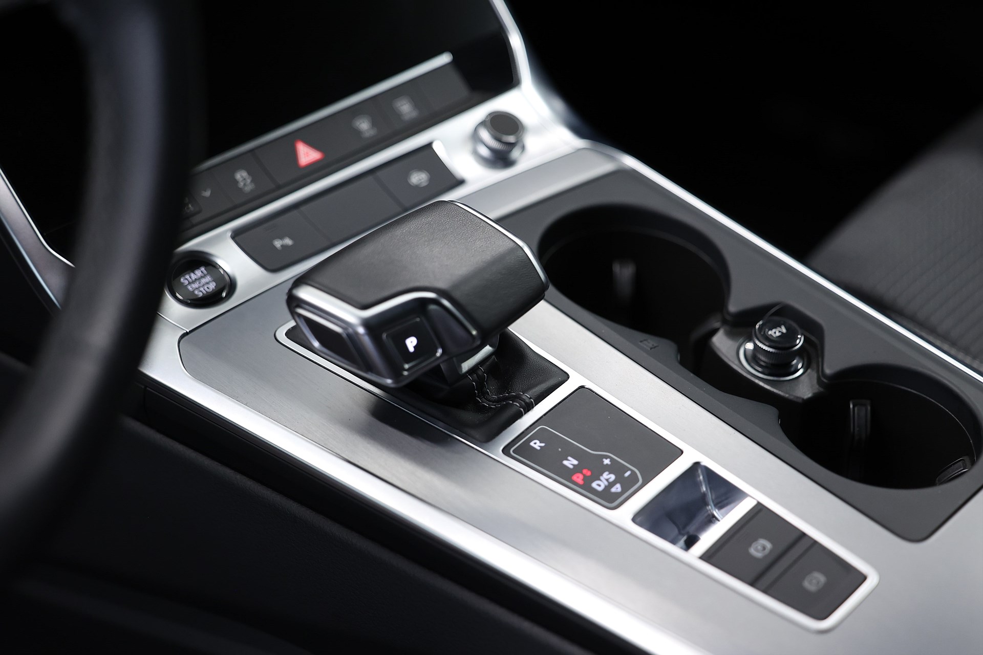 Audi A6 Avant 55 TFSI e Q S Line Svart Optik Drag Cockpit MOMS