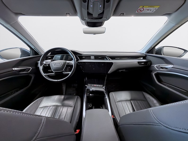 Audi Q8 50 e-tron quattro 340hk Helg på Moberg! B&O B-Kamera Luftfjädring