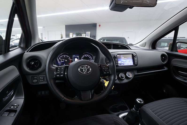 Toyota Yaris 1.5 111hk *Hjulkampanj!* Active B-kamera Bluetooth Farth
