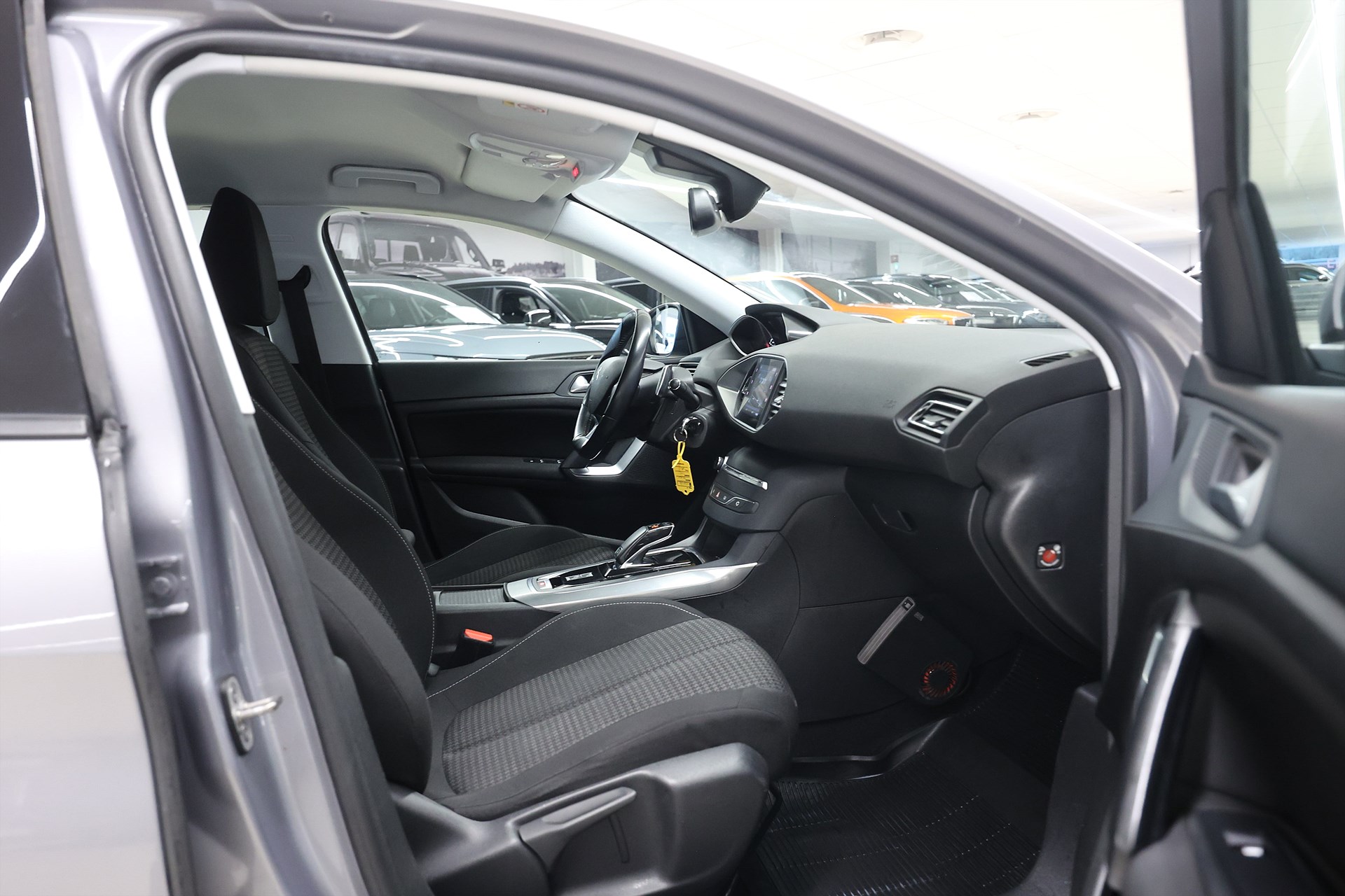 Peugeot 308 1.5 BlueHDi 130hk *Hjulkampanj!* Active PDC Värmare