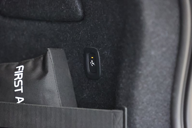 Volvo XC40 Recharge T4 DCT 211hk Inscription H/K Läder Keyless Drag