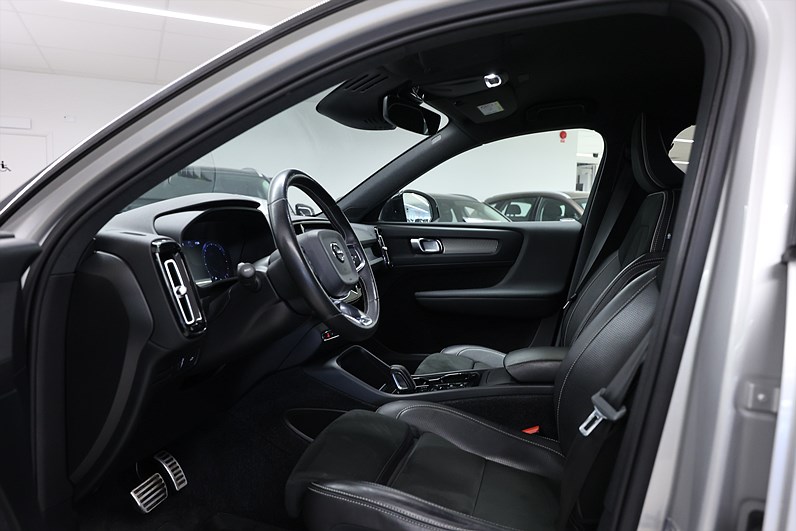 Volvo XC40 D3 150hk R-Design Värmare B-kamera Drag Navi