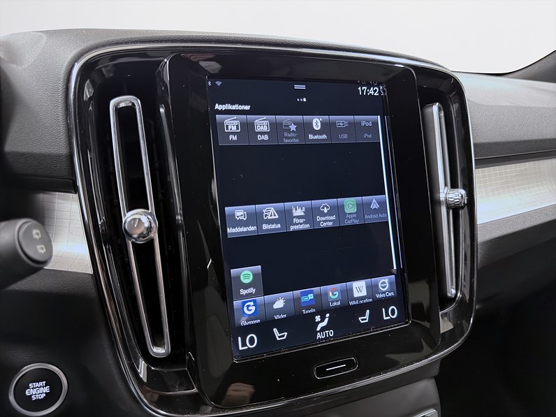 Volvo XC40 B4 AWD 197hk Momentum Navi CarPlay Drag B-Kamera
