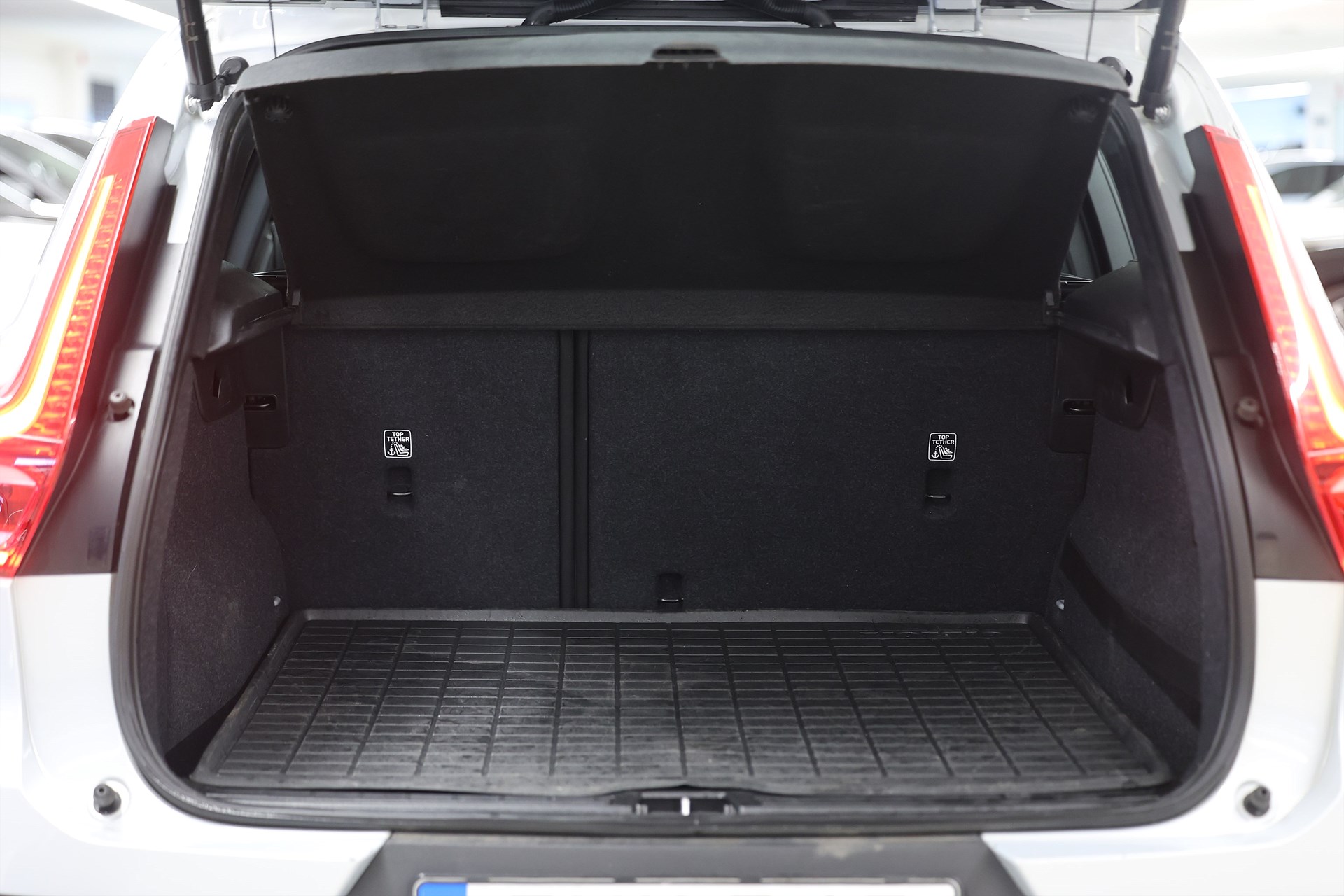 Volvo XC40 T3 163hk Momentum Pro Navi Värmare VOC PDC