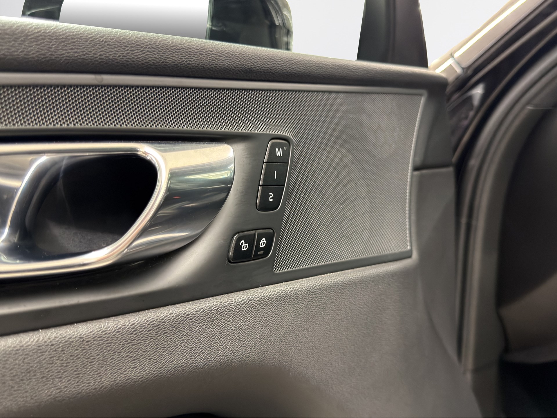 Volvo XC60 B4 AWD 197hk R-Design HUD 360 Pano Drag