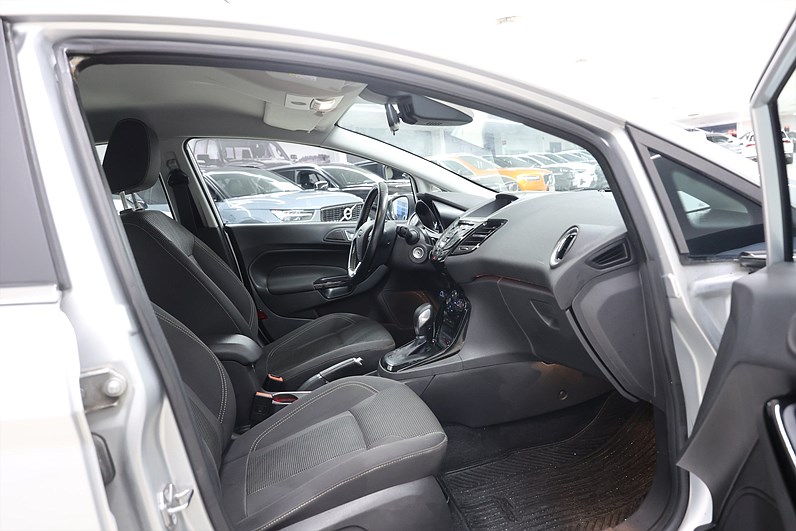 Ford Fiesta 1.0 EcoBoost 100hk *Hjulkampanj!* Titanium PDC Farth