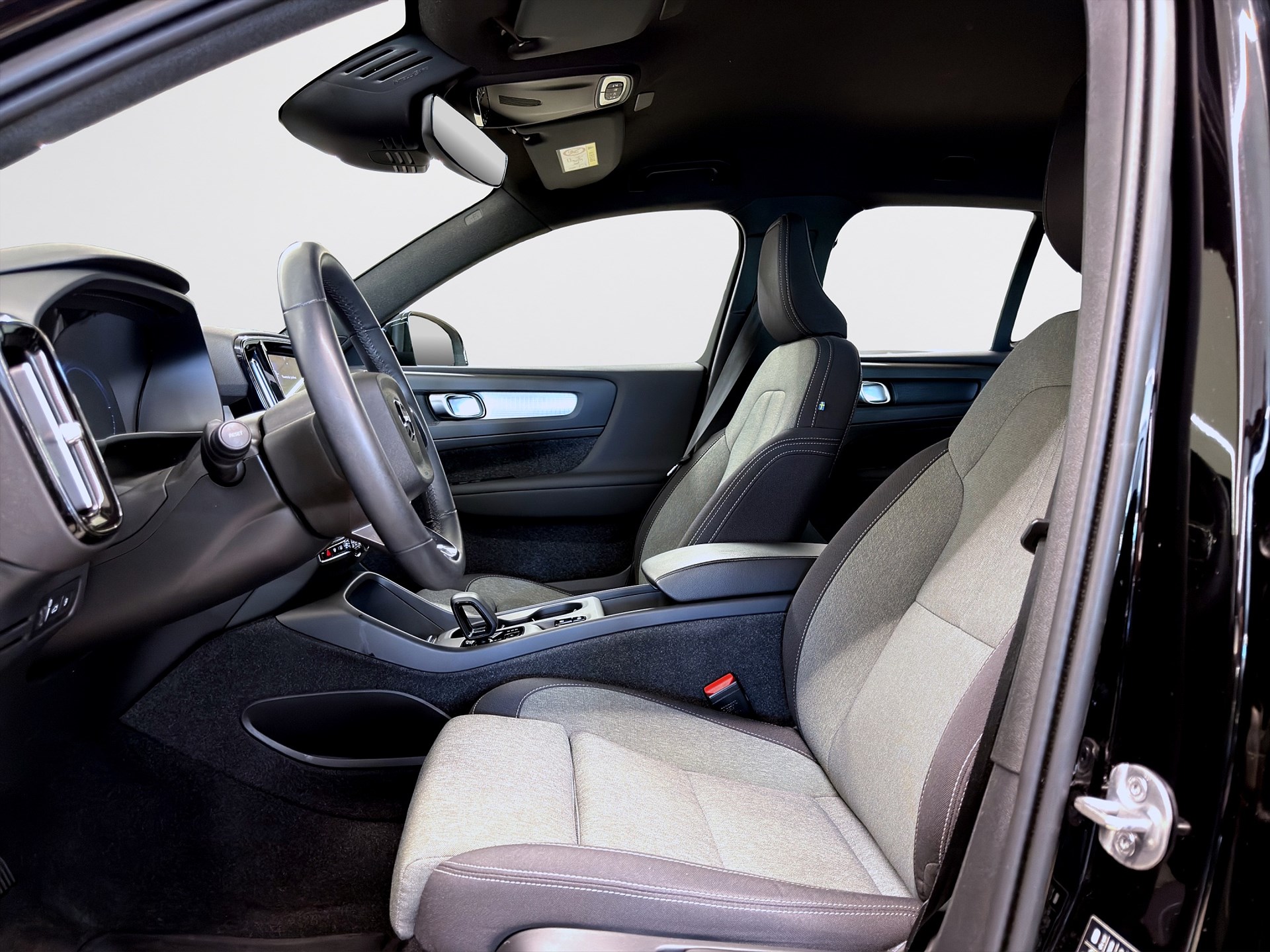 Volvo XC40 Recharge T4 211hk Core Bright B-Kamera Keyless Navi