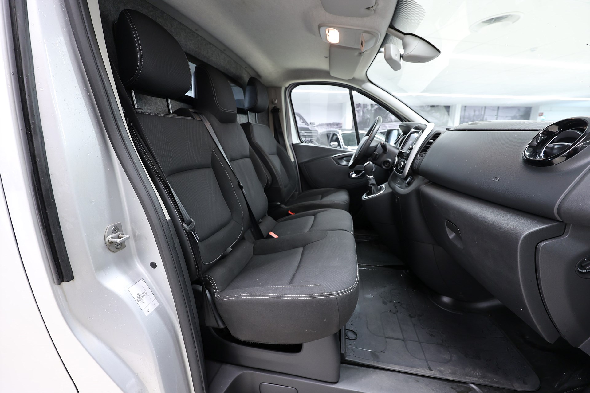Renault Trafic 2.0 dCi EDC 145hk V-inrett Värmare