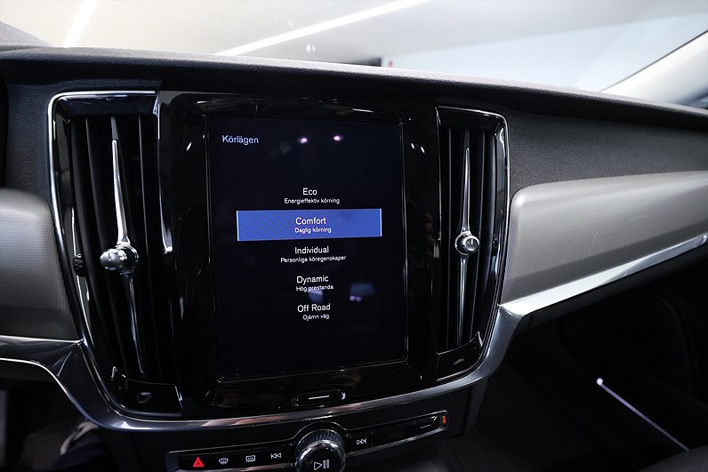 Volvo V90 Cross Country D4 AWD Momentum B-kamera Keyless MOMS