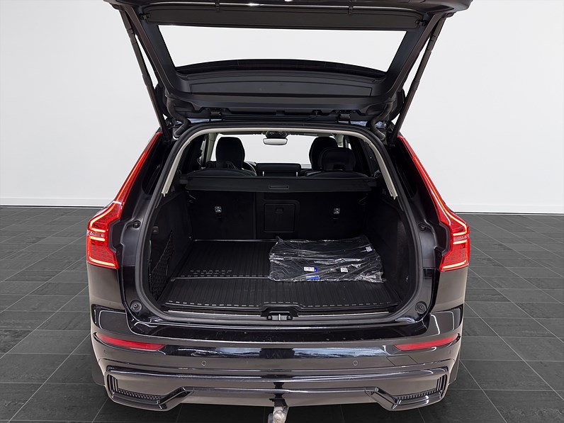 Volvo XC60 Recharge T6 350hk AWD Plus Dark Edt Pano 360 Drag Navi