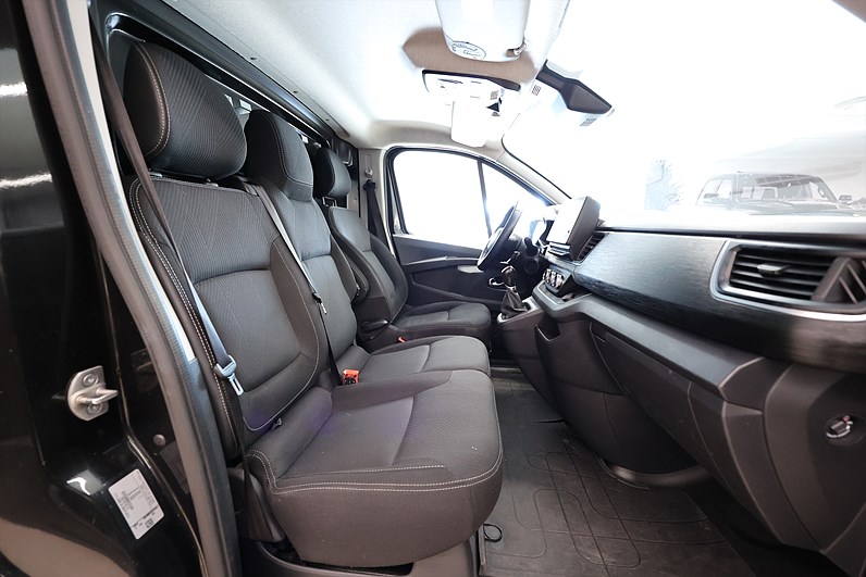 Nissan Primastar 2.0 dCi 150hk Tekna L2H1 Navi V-Inrett Värmare Drag B-Kamera