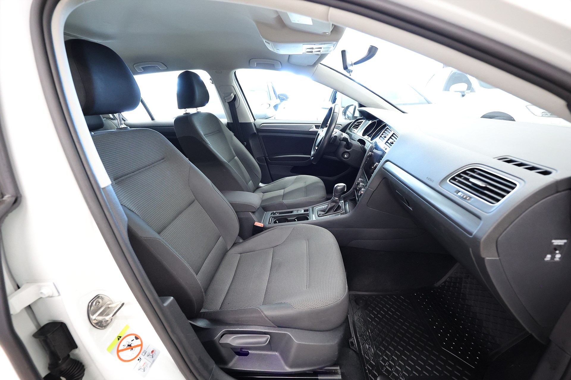 Volkswagen Golf 5-dörrar 1.0 TSI 110hk R-Line Base CarPlay