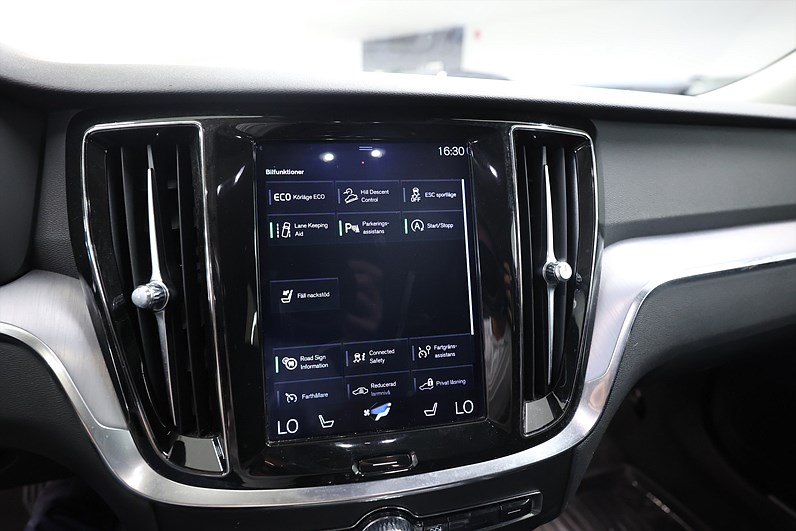 Volvo V60 Cross Country D4 AWD *Hjulkampanj!* Momentum Carplay