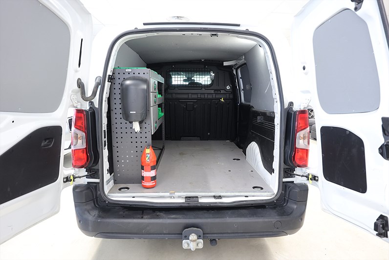 Peugeot e-Partner 136hk L2 V-Inrett Drag Värmare Navi CarPlay MOMS