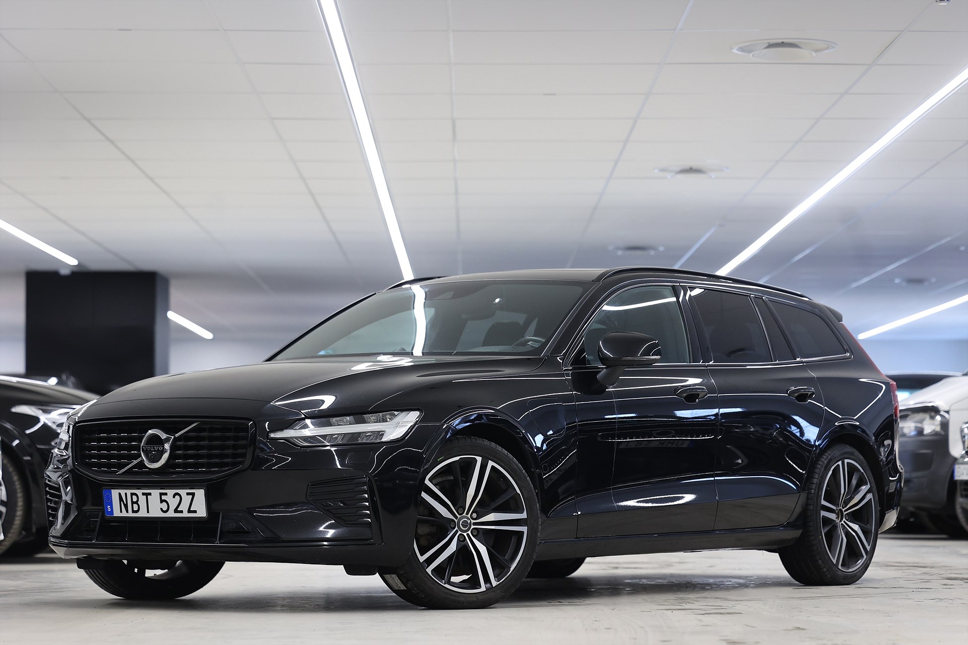 Volvo V60 Recharge T8 AWD 456hk R-Design B&W HUD Pano