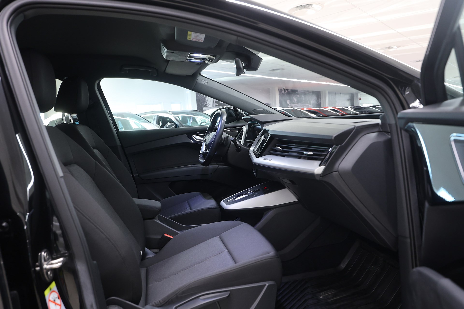 Audi Q4 40 e-tron 204hk Proline Keyless PDC Värmare Carplay MOMS