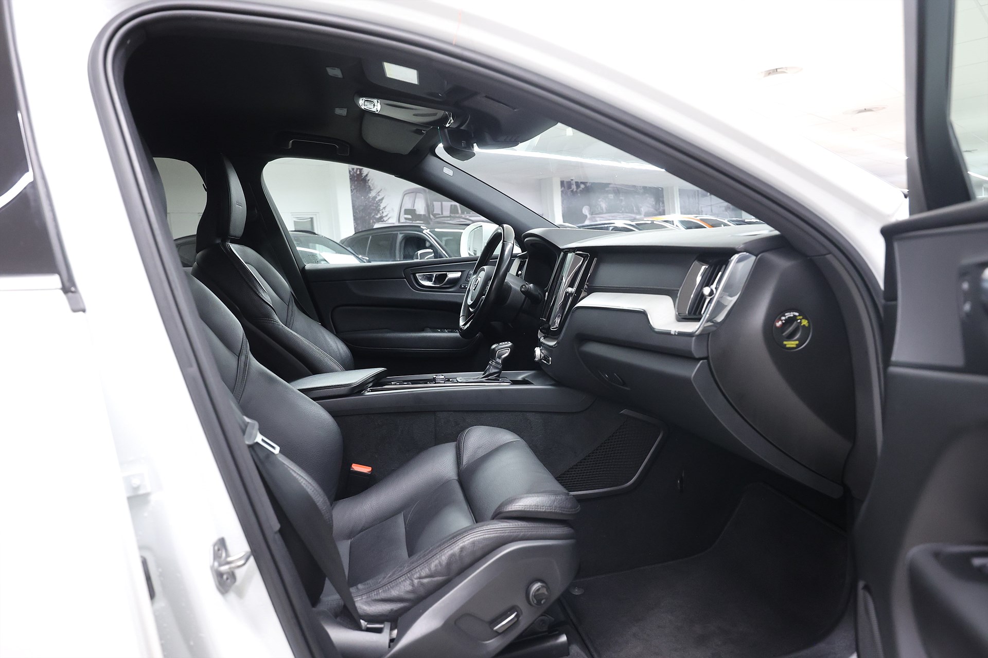 Volvo XC60 D4 190hk *Hjulkampanj!* Inscription B-kamera Navi Skinn