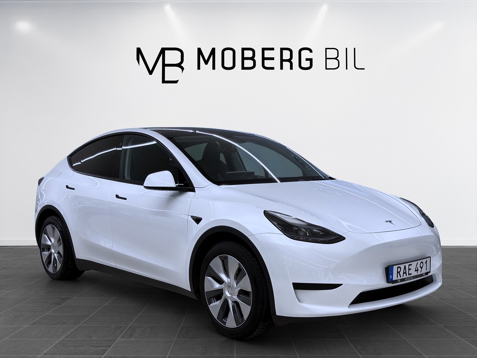 Tesla Model Y Standard Range 299hk Helg på Moberg! Pano Drag B-Kamera