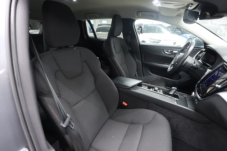 Volvo V60 B4 197hk Momentum Värmare Navi B-kamera
