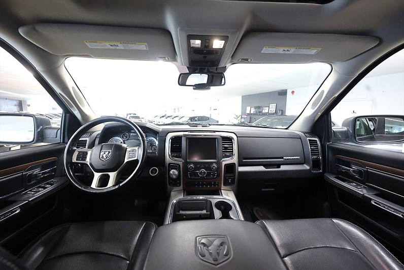 RAM 1500 3.0 V6 EcoDiesel 4x4 Laramie Flaklock Drag Luftfjädr MOMS