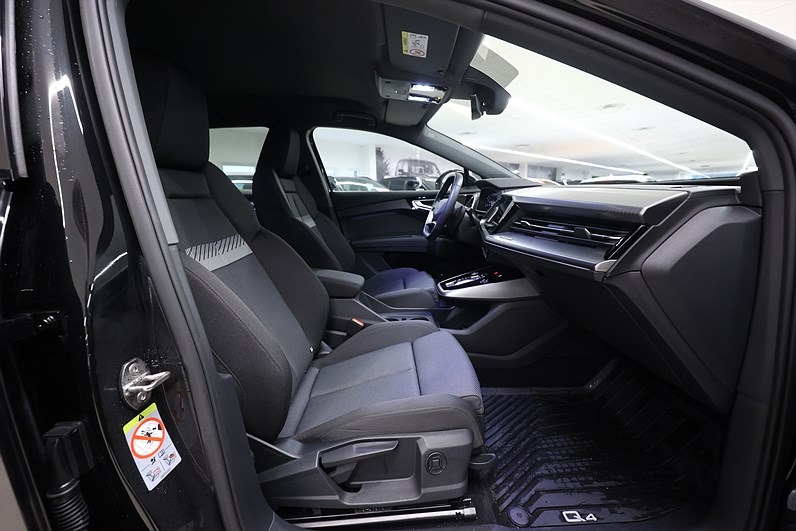 Audi Q4 40 e-tron 204hk *Hjulkampanj!* B-kamera Navi Värmare Black pkt