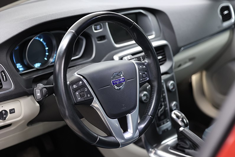 Volvo V40 D3 150hk Aut Summum Teknik Pkt Skinn Värmare