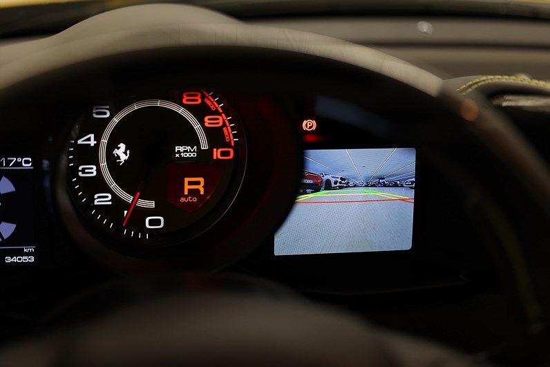 Ferrari 488 GTB 3.9 V8 670hk Kolfiber Giallo Svensksåld