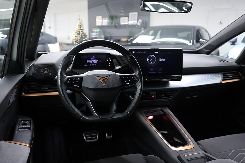 Cupra Born 204hk *Hjulkampanj!* Värmare B-kamera Navi Farth