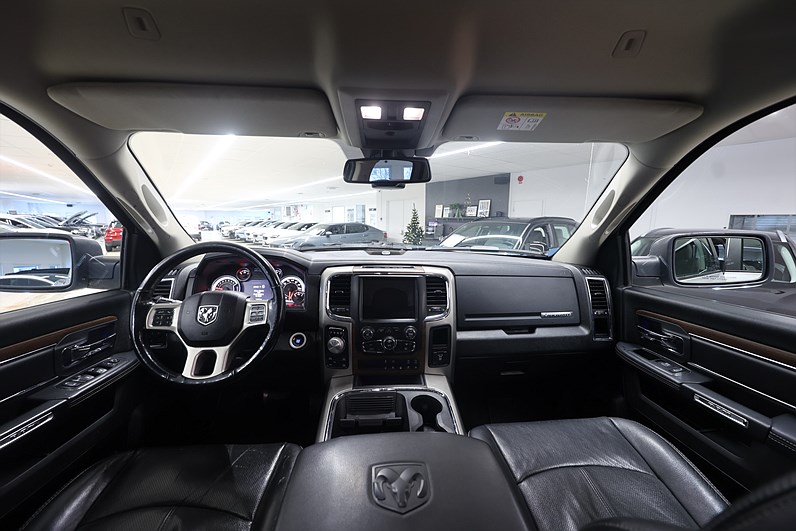 RAM 1500 Crew Cab 5.7 V8 4x4 Laramie Ram Box MOMS