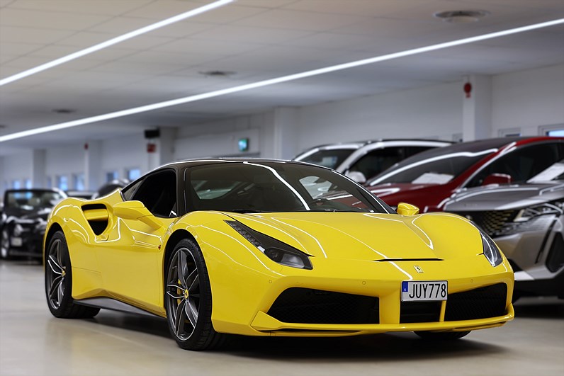 Ferrari 488 GTB 3.9 V8 670hk Kolfiber Giallo Svensksåld