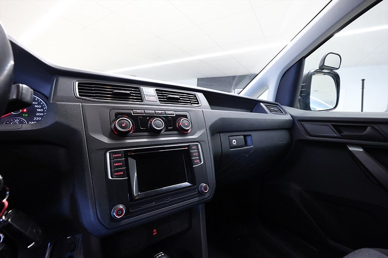 Volkswagen Caddy 2.0 TDI 102hk V-inrett PDC Värmare MOMS