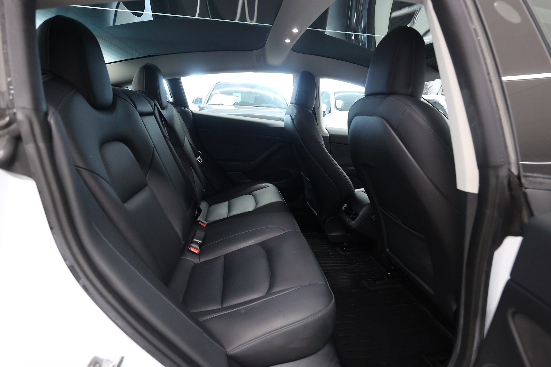 Tesla Model 3 Standard Range 283hk Pano Läder Navi B-Kamera Keyless