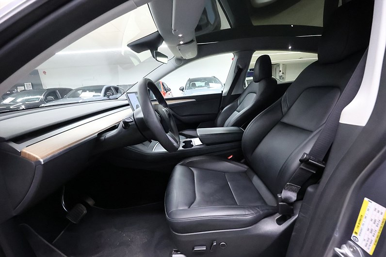 Tesla Model Y Long Range AWD 514hk Pano Navi Läder