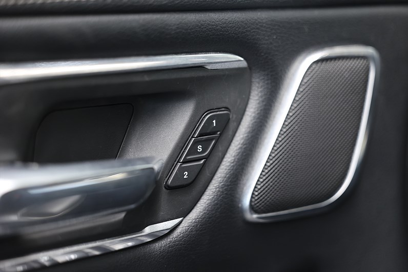 Dodge Ram 1500 Crew Cab 5.7 V8 HEMI 4x4 395hk Laramie LVL 2