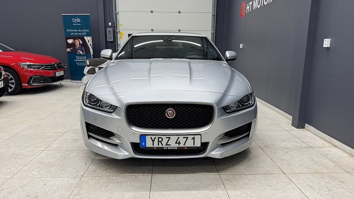 Jaguar XE – bild 2