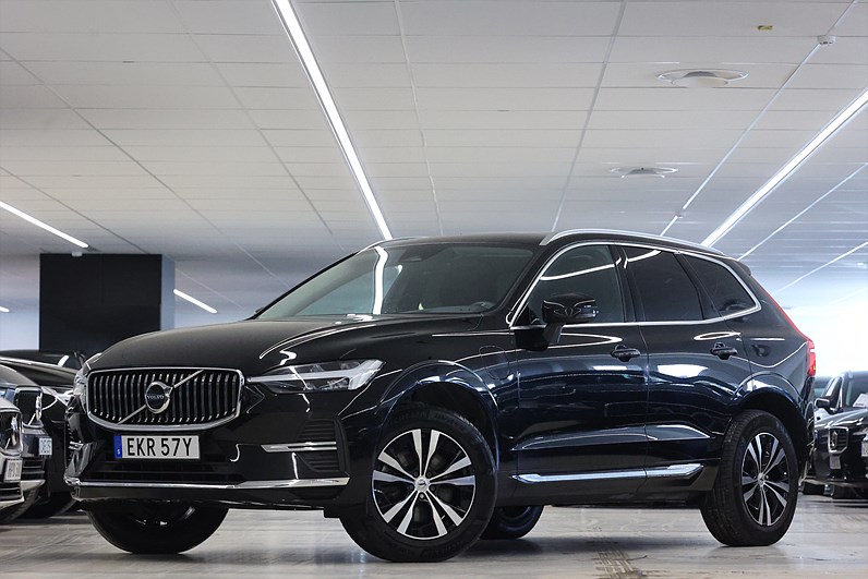 Volvo XC60 Recharge T6 AWD 340hk Momentum Pano Navi Drag