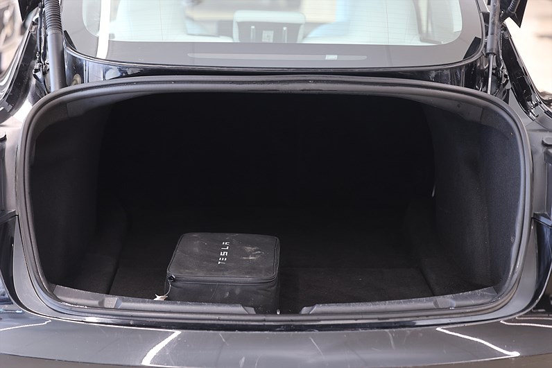Tesla Model 3 Long Range AWD 440hk AP Pano Läder Navi Drag
