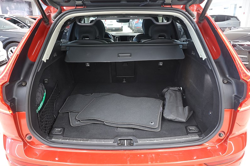 Volvo XC60 Recharge T6 AWD 350hk *Kampanj!* Plus Dark Pano Keyless Läder