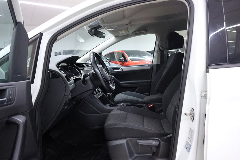 Volkswagen Touran 2.0 TDI 150hk R-Line 7 sits PDC LED MOMS