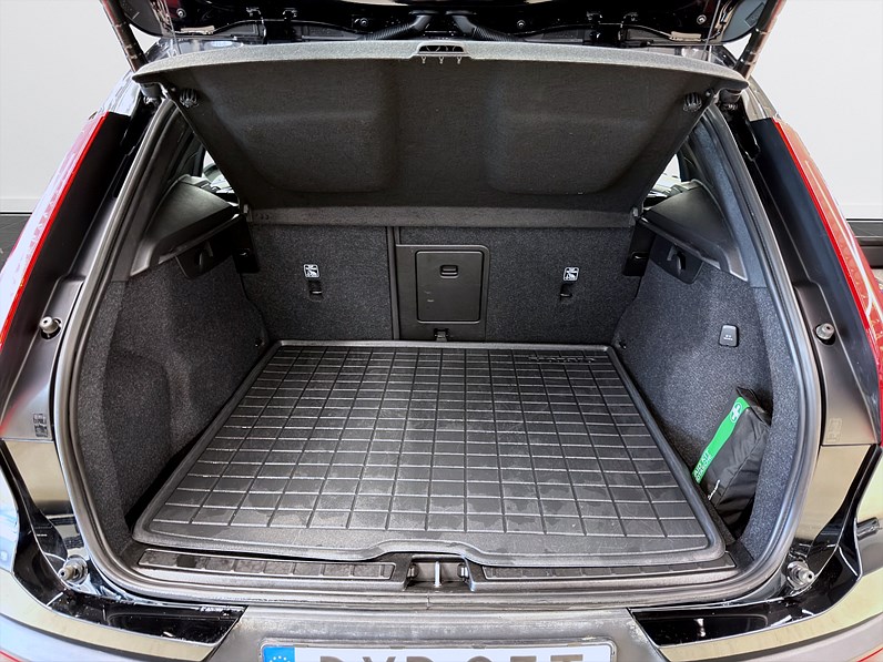 Volvo XC40 Recharge T4 211hk Core Bright B-Kamera Keyless Navi