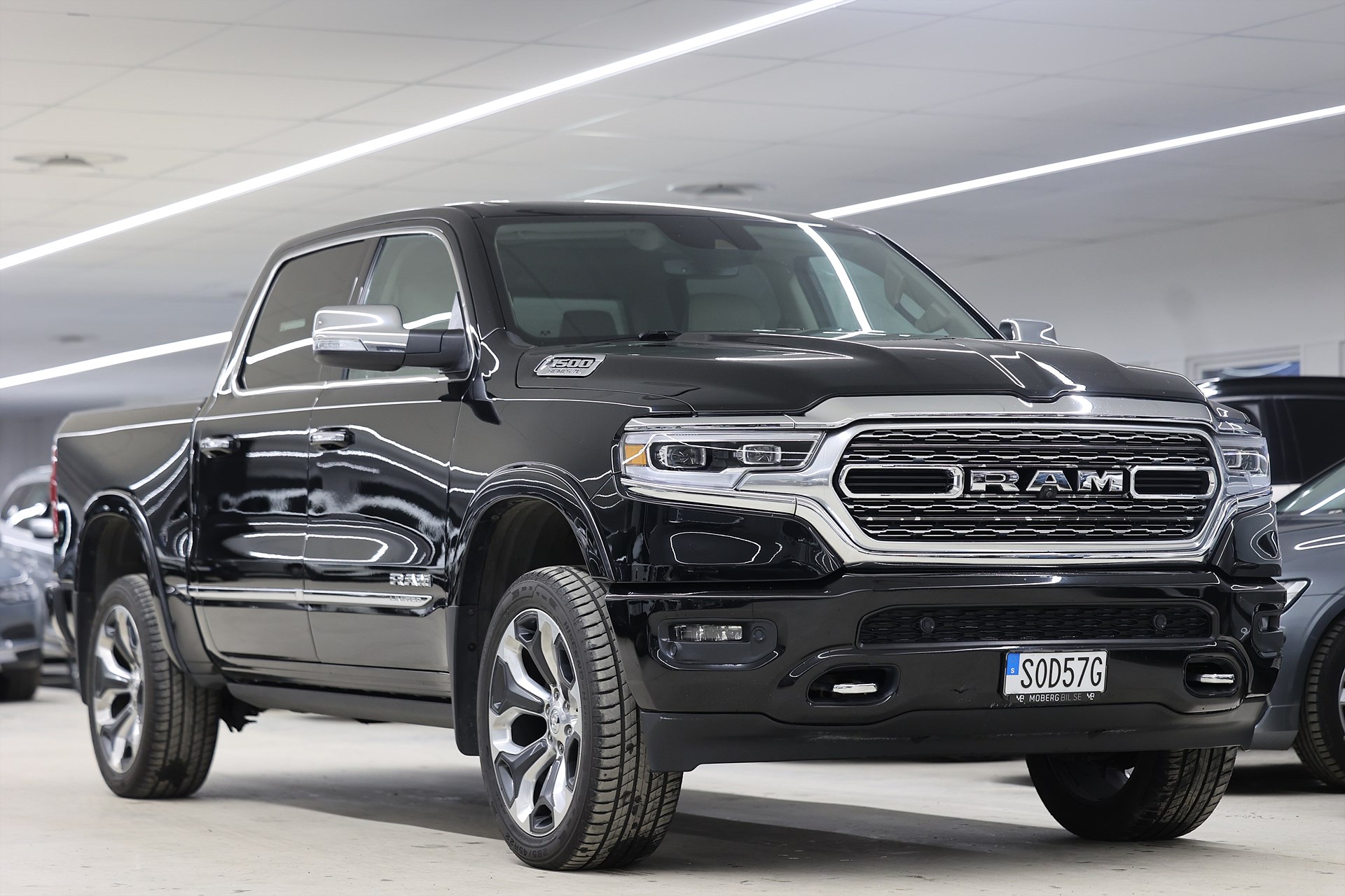 RAM 1500 Crew Cab 5.7 V8 HEMI 4x4 395hk Limited H/K Taklucka