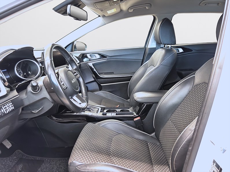 Kia Ceed SW Plug-in Hybrid 141hk Helg på Moberg! Advance B-Kamera Navi Keyless