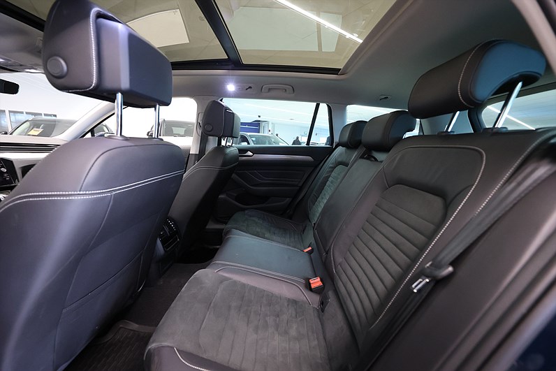 Volkswagen Passat Sportscombi GTE 218hk Pano Navi B-kamera Drag