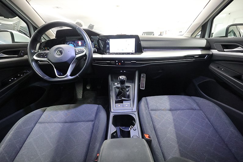 Volkswagen Golf 1.0 TSI 110hk Base Navi CarPlay PDC