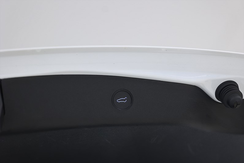 Tesla Model 3 Standard Range 283hk Pano Läder Navi B-Kamera Keyless