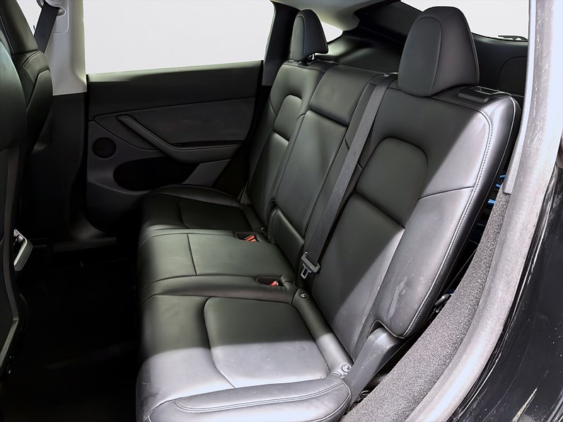 Tesla Model Y Performance 534hk Pano Läder Drag B-Kamera