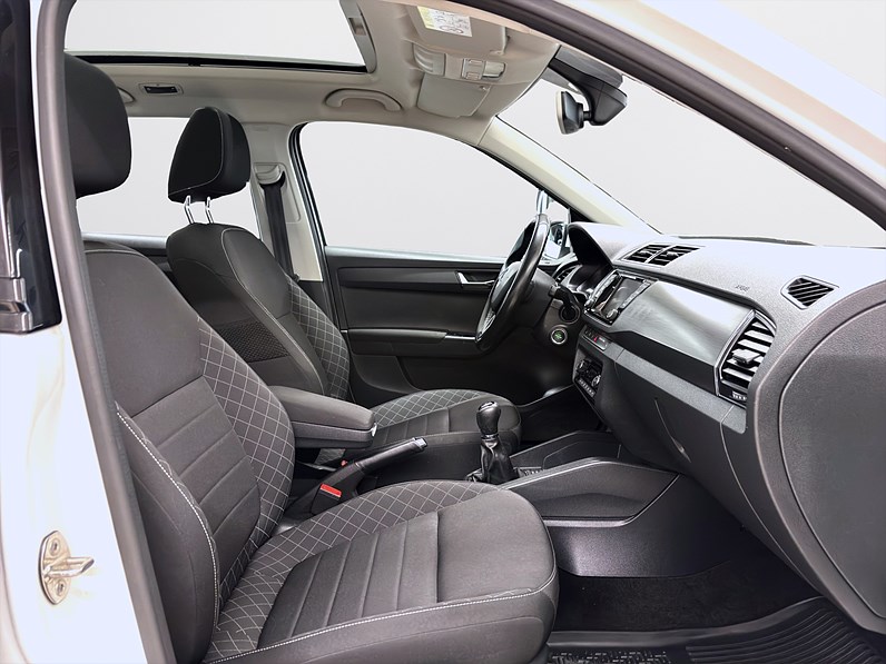 Škoda Fabia Kombi 1.2 TSI Manuell 90hk Style Pano Drag PDC